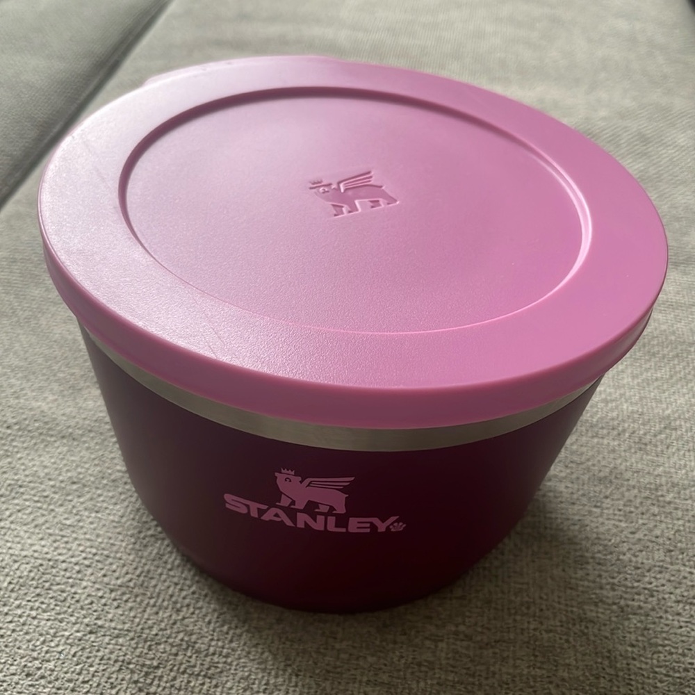 Stanley pet bowl